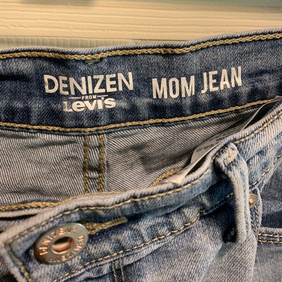 Levi’s Mom Jeans - Picture 2 of 10